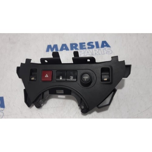 Citroen - Berlingo - Panic lighting switch