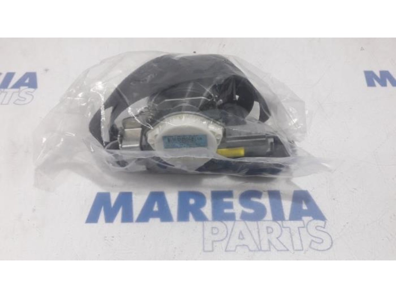 Ford - KA - Front seatbelt, left