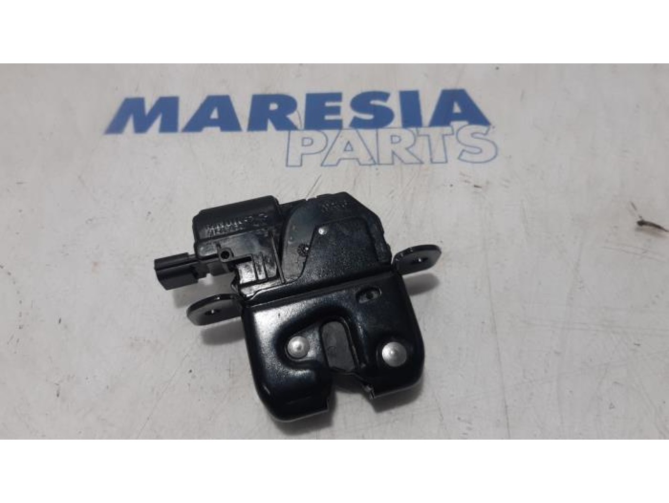 Renault - ZOE - Tailgate lock mechanism