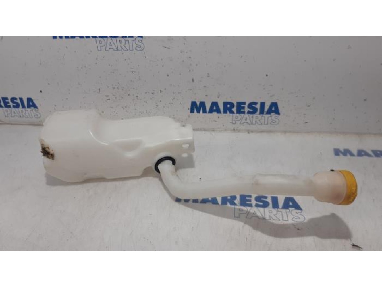 Renault - ZOE - Front windscreen washer reservoir