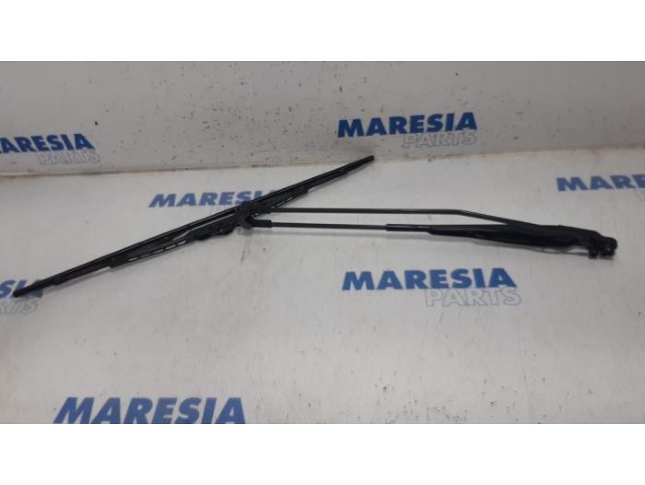 Peugeot - 107 - Front wiper arm