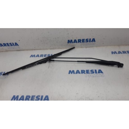 Peugeot - 107 - Front wiper arm