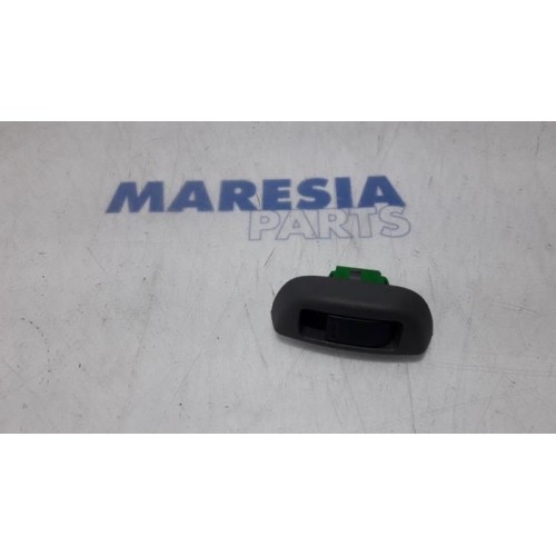 Peugeot - 107 - Electric window switch