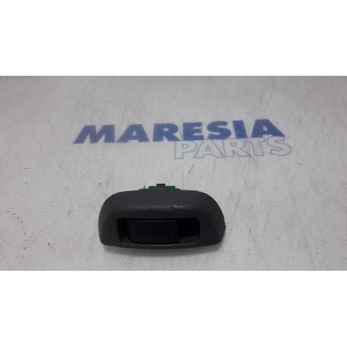 Peugeot - 107 - Electric window switch