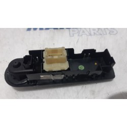 Renault - Clio - Multi-functional window switch