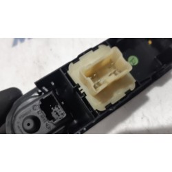 Renault - Clio - Multi-functional window switch
