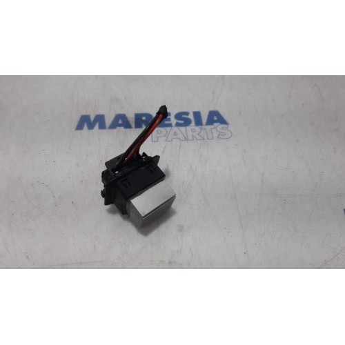 Renault - Clio - Heater resistor