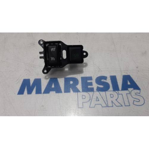 Renault - Clio - Cruise control switch