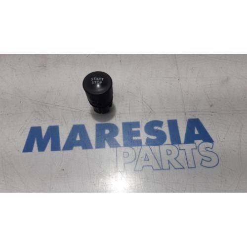 Renault - Clio - Start/stop switch