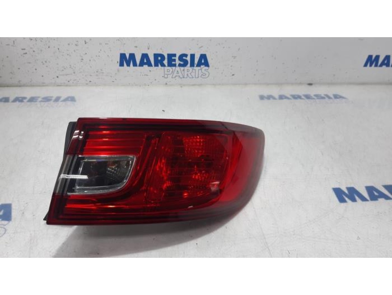 Renault - Clio - Taillight, right