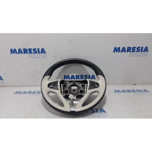 Renault - Clio - Steering wheel