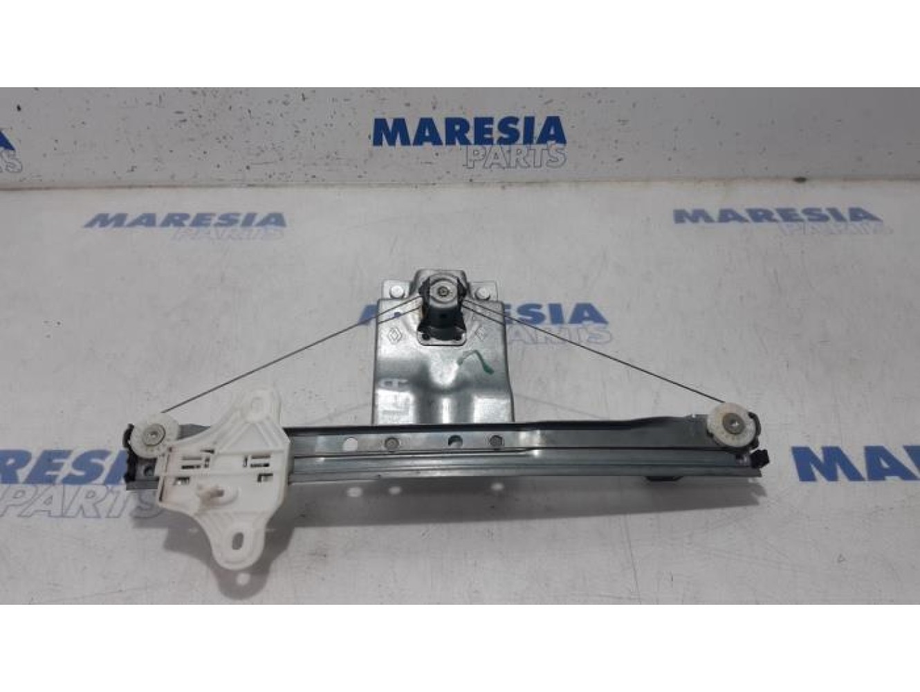 Renault - Clio - Rear door window mechanism 4-door, left