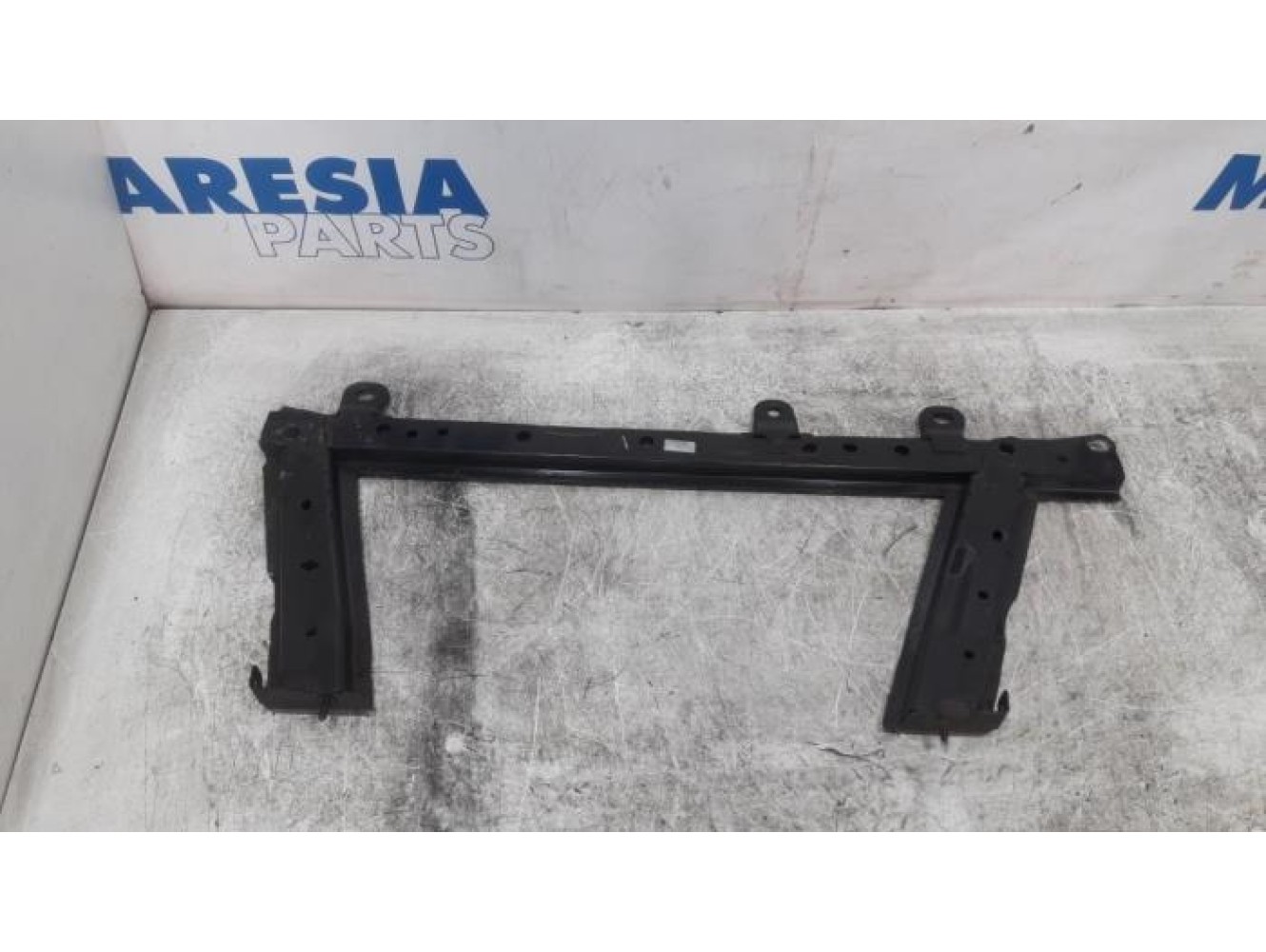 Renault - Clio - Radiator bar