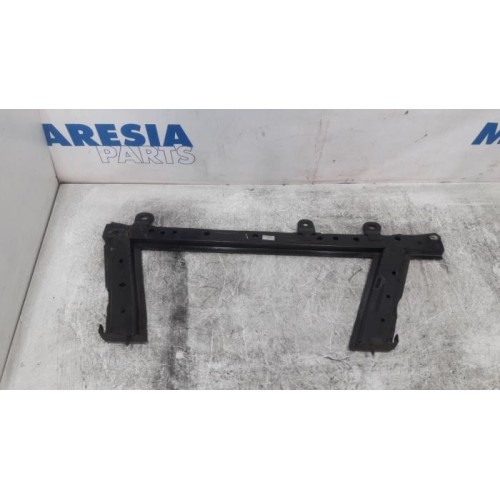Renault - Clio - Radiator bar