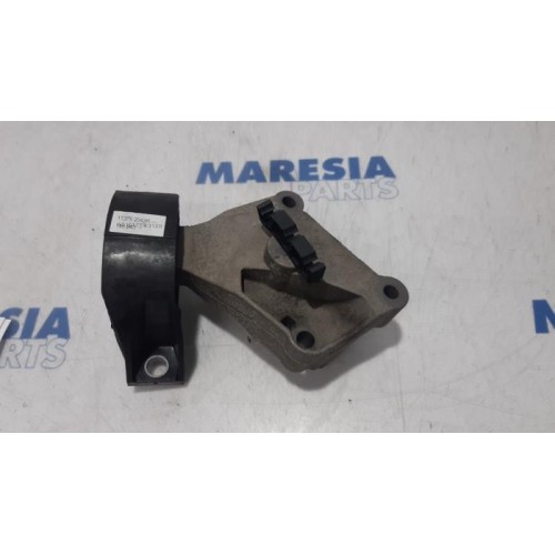 Renault - Clio - Engine mount