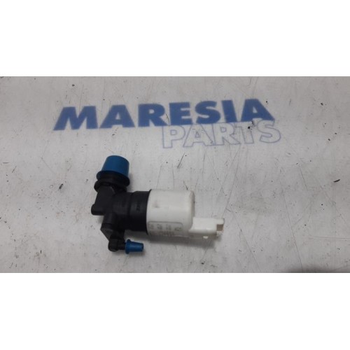 Peugeot - RCZ - Windscreen washer pump