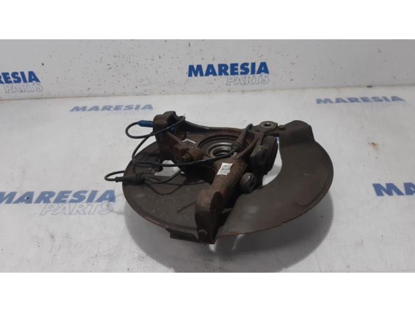 Citroen - C5 - Fusee links-voor