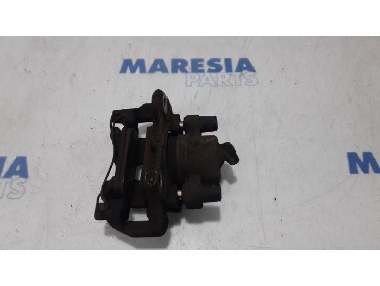 Renault - Clio - Front brake calliper, left