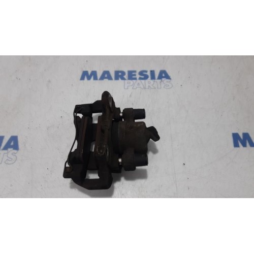 Renault - Clio - Front brake calliper, left