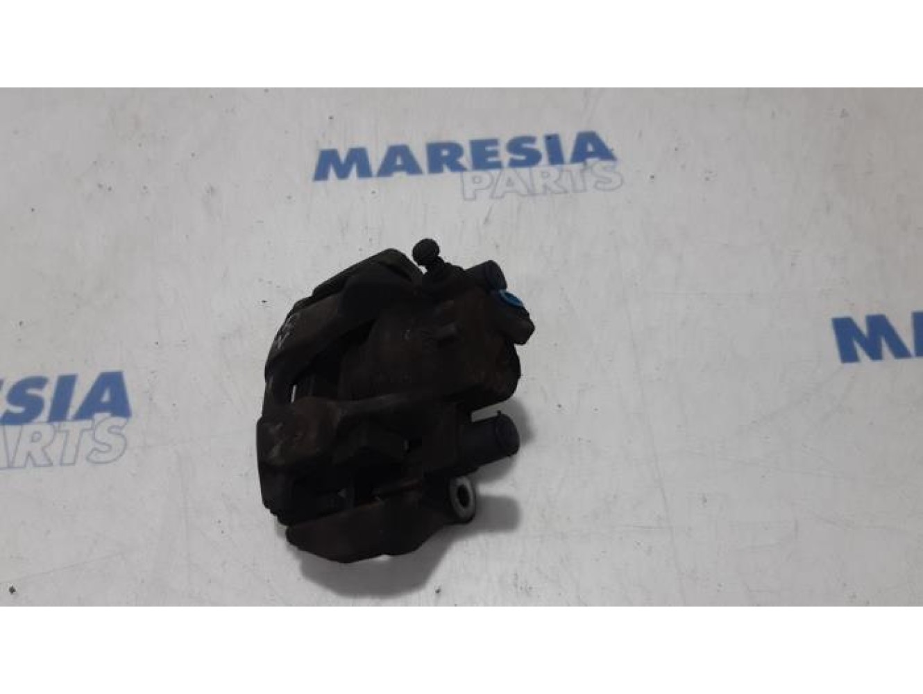 Renault - Clio - Front brake calliper, right