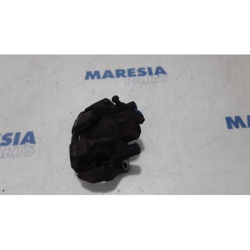 Renault - Clio - Front brake calliper, right