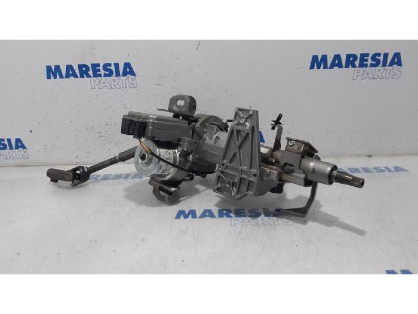 Renault - Clio - Steering column housing