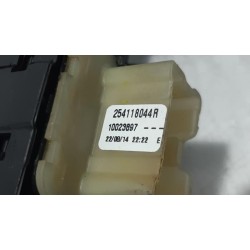 Renault - Clio - Multi-functional window switch