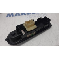 Renault - Clio - Multi-functional window switch