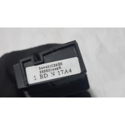 Renault - Clio - Steering wheel mounted radio control