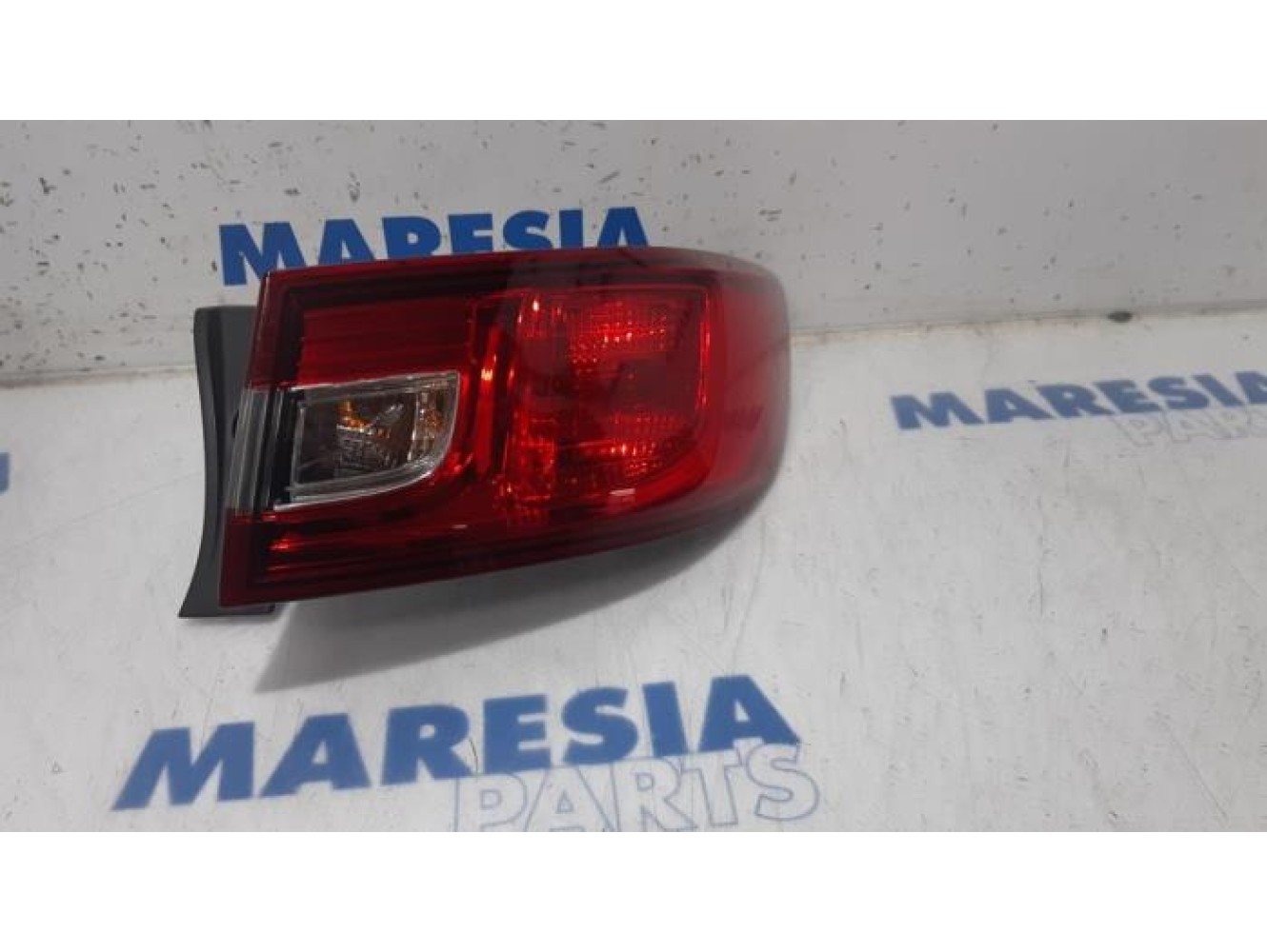 Renault - Clio - Taillight, right