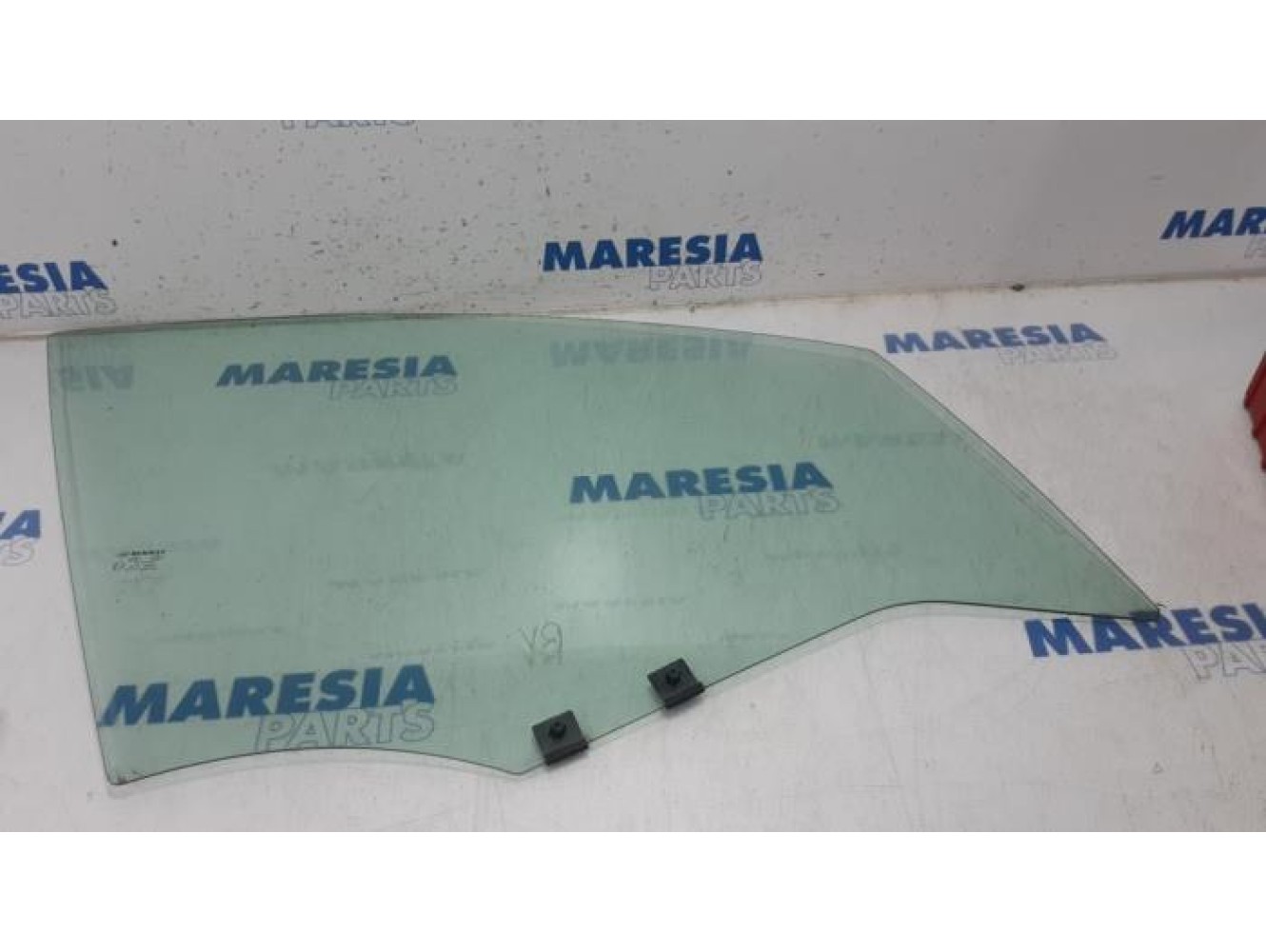 Renault - Clio - Door window 4-door, front right