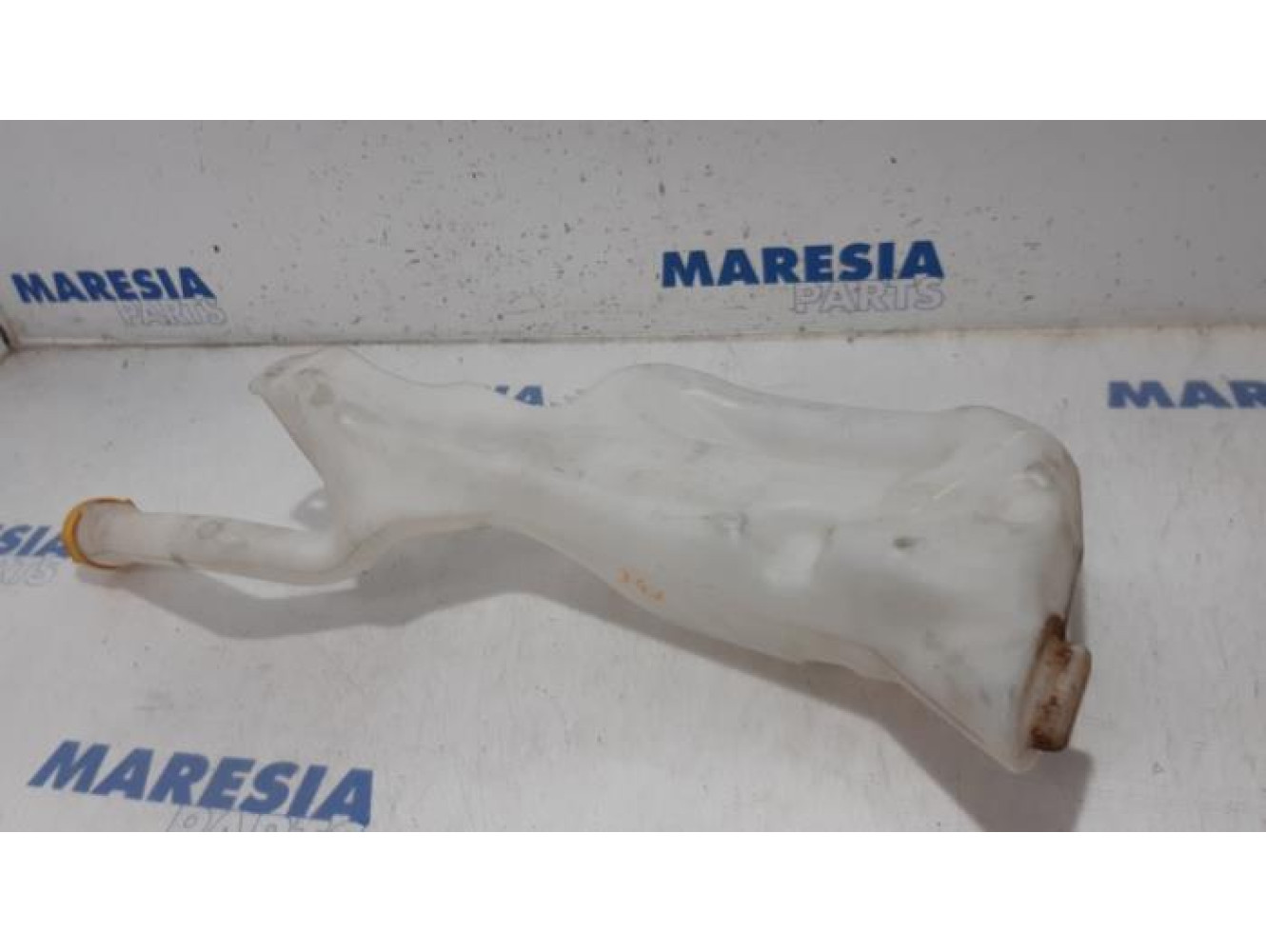 Renault - Espace - Front windscreen washer reservoir