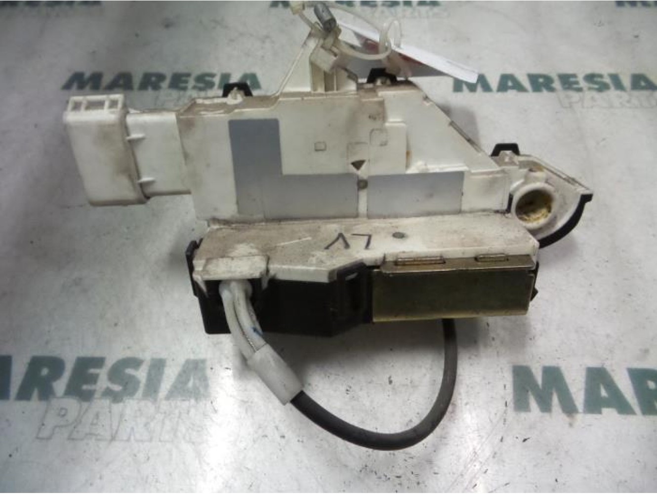 Peugeot - 407 - Door lock mechanism 4-door, front left