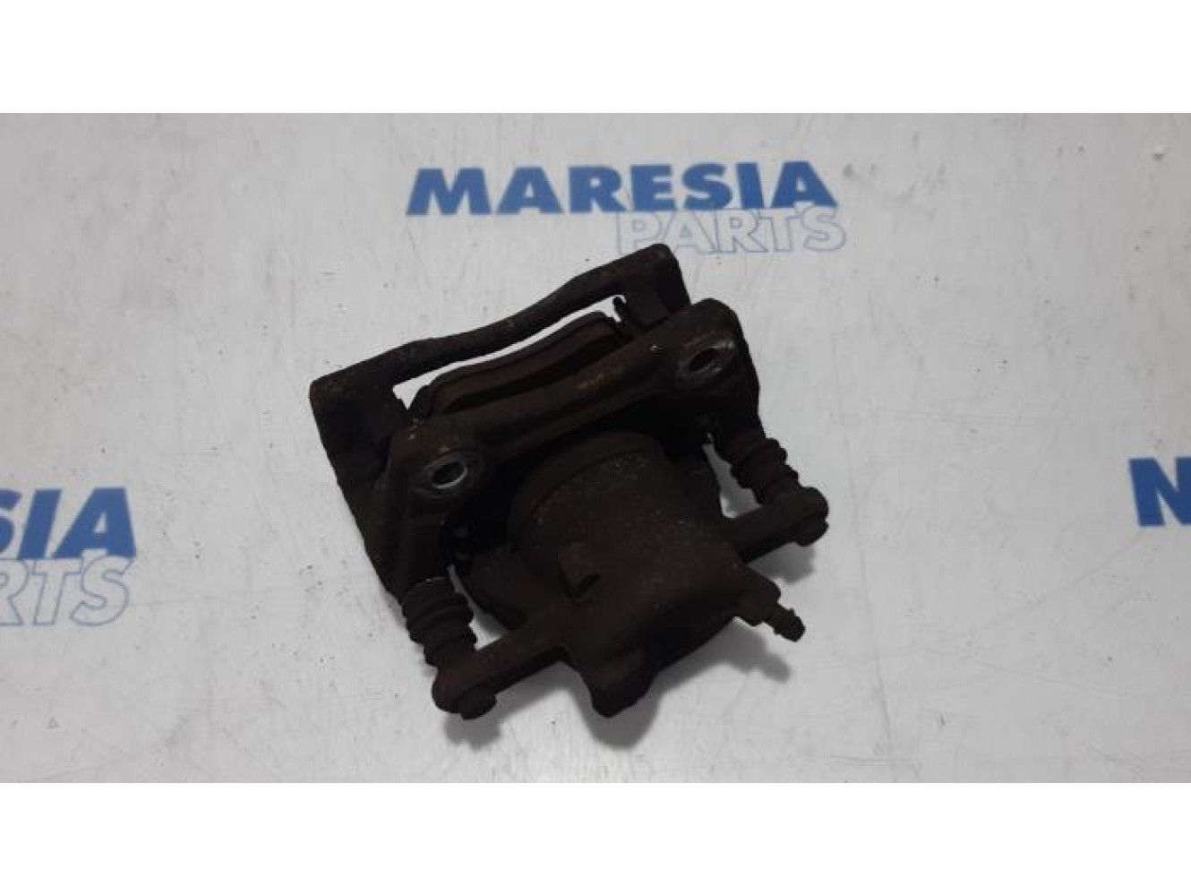 Renault - Clio - Front brake calliper, left