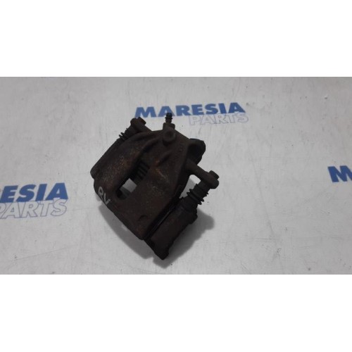 Renault - Clio - Front brake calliper, right