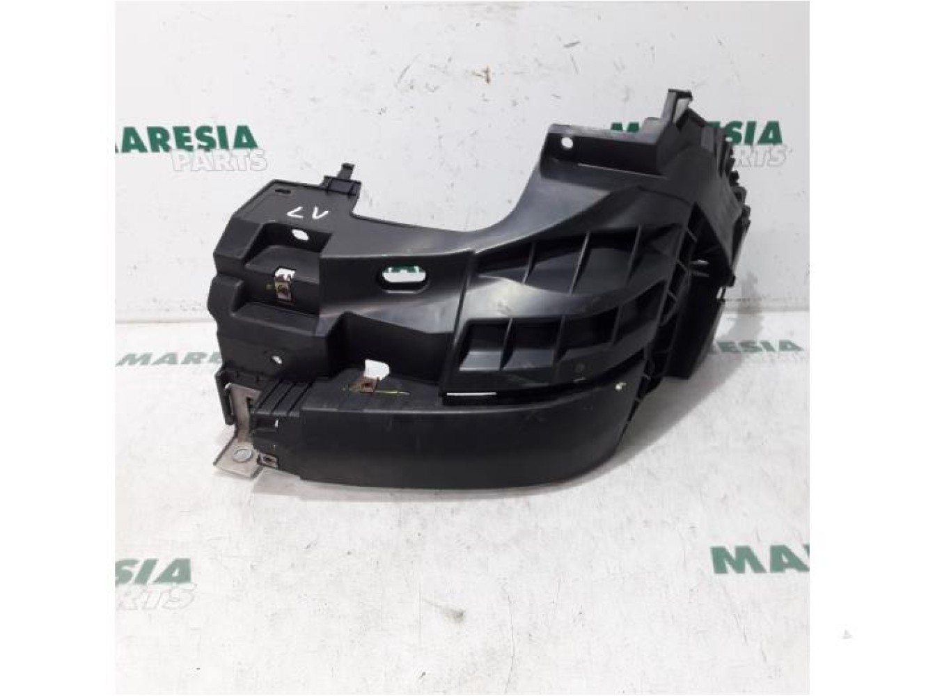 Renault - Trafic - Front bumper bracket, left