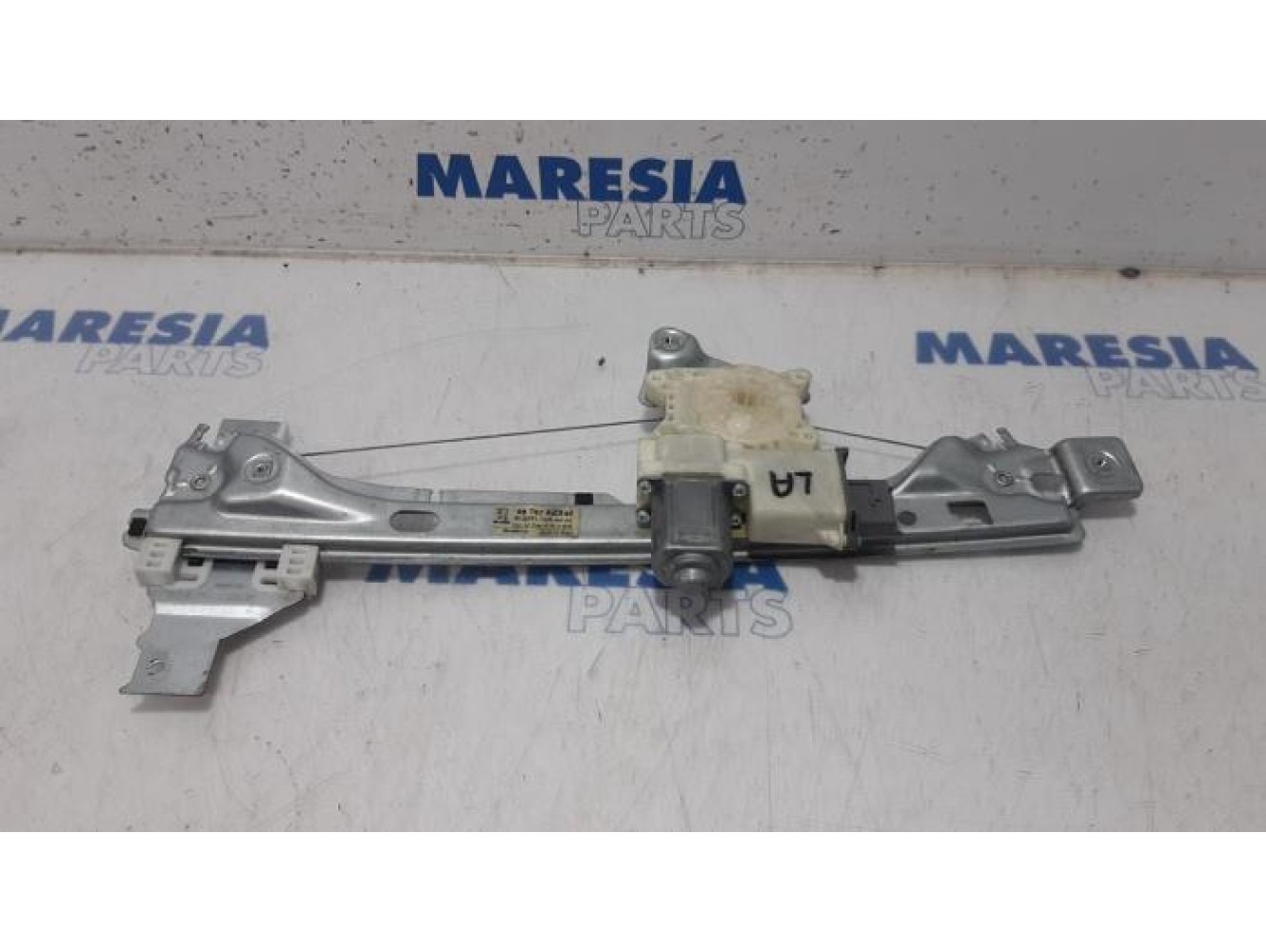 Peugeot - 5008 - Rear door window mechanism 4-door, left