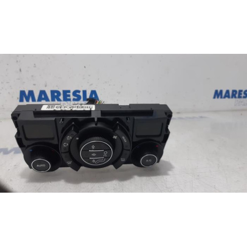 Peugeot - 5008 - Panneau de commandes chauffage
