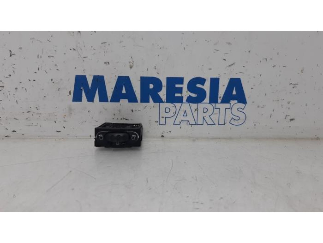 Renault - Clio - AIH headlight switch