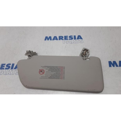 Peugeot - 5008 - Sun visor