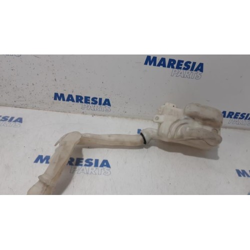 Peugeot - 207 - Rear window washer reservoir