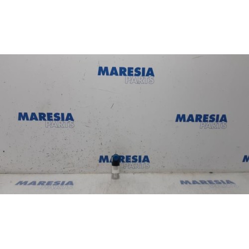Peugeot - 308 - Windscreen washer pump