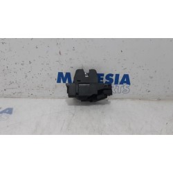 Peugeot - 308 - Tailgate lock mechanism
