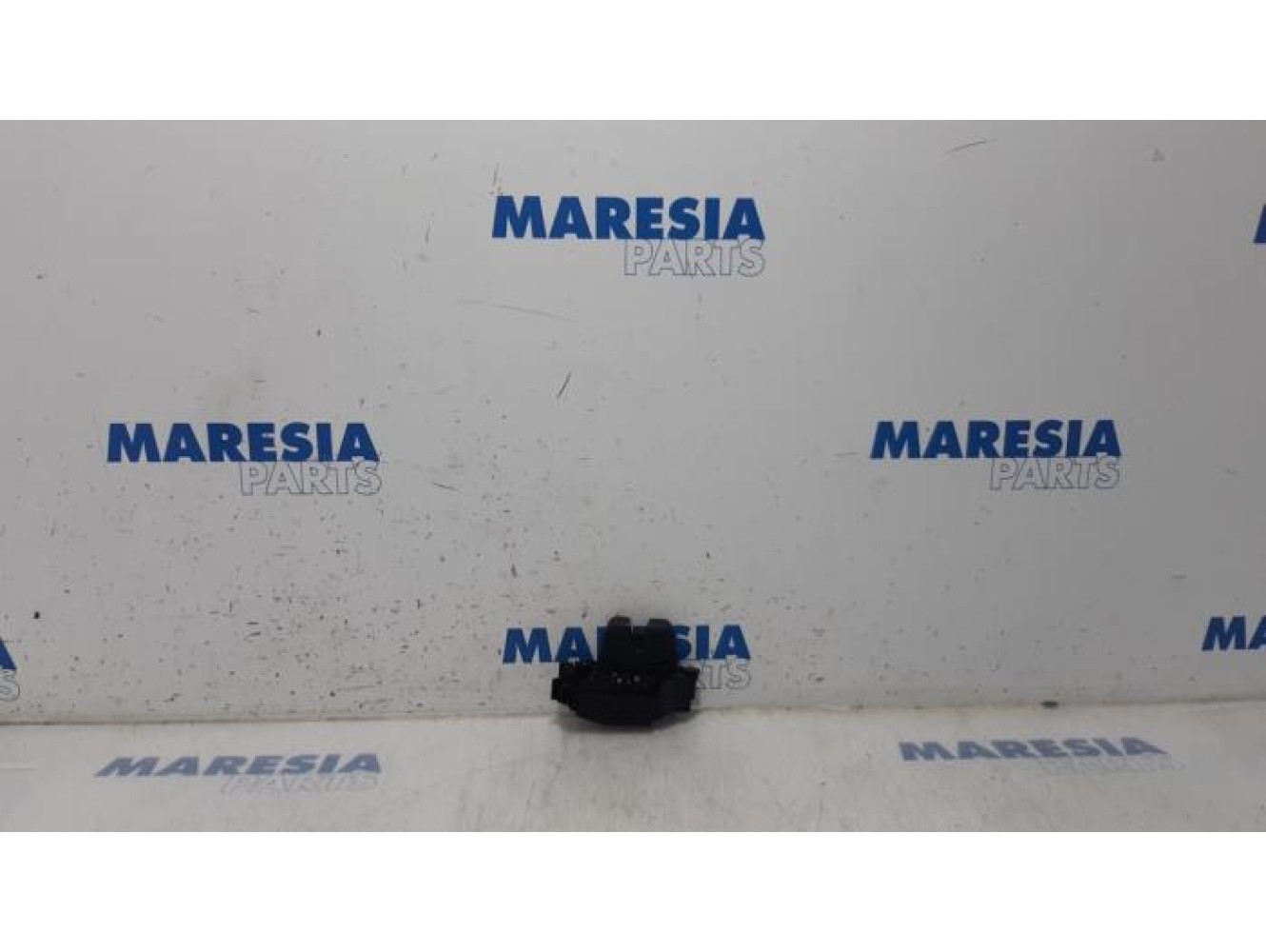 Peugeot - 308 - Tailgate lock mechanism