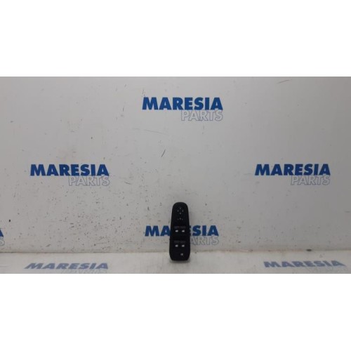 Peugeot - 308 - Multi-functional window switch
