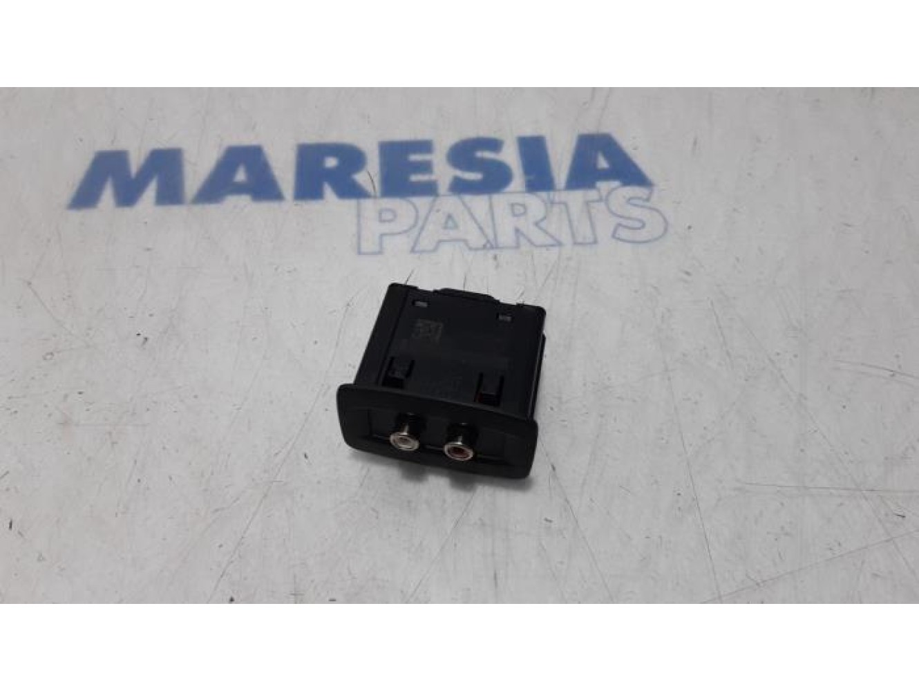 Renault - Scenic - AUX / USB connection