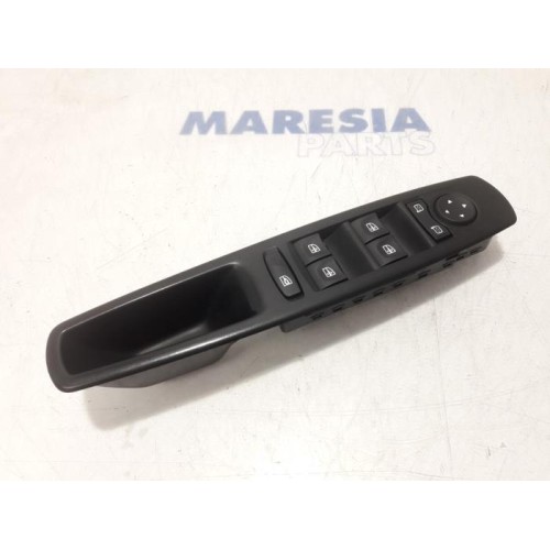 Renault - Scenic - Multi-functional window switch