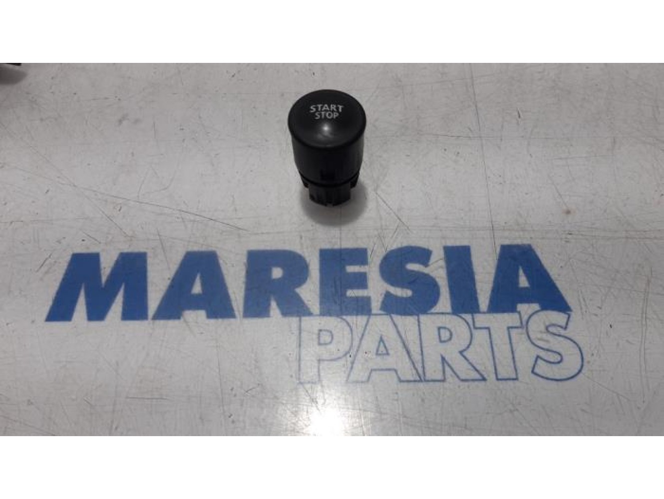 Renault - Scenic - Start/stop switch