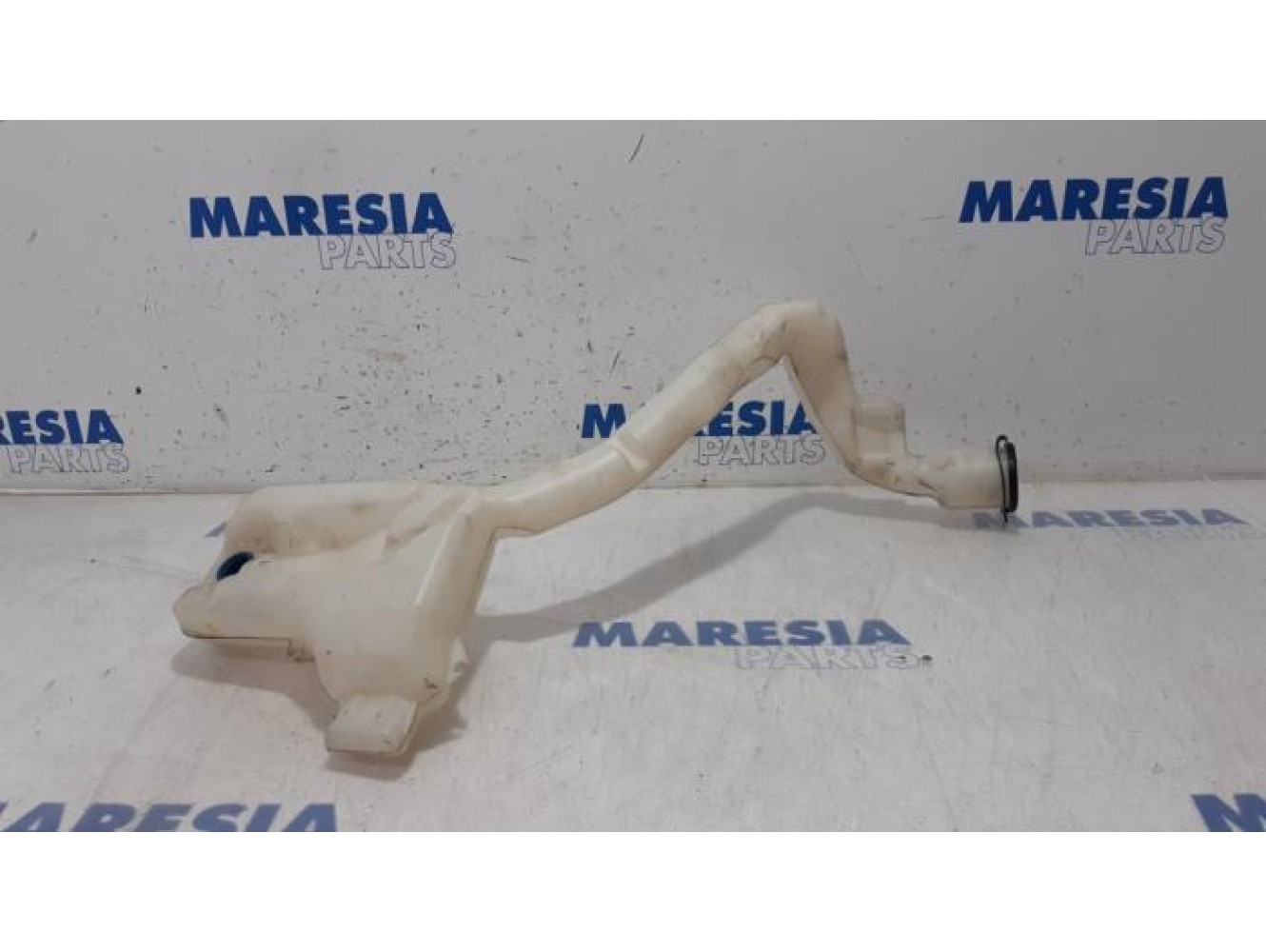Citroen - C4 Cactus - Front windscreen washer reservoir