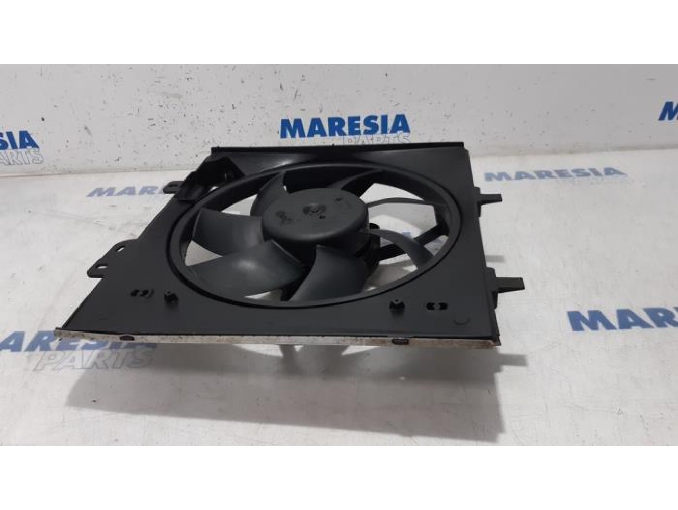 Citroen - C4 Cactus - Fan motor